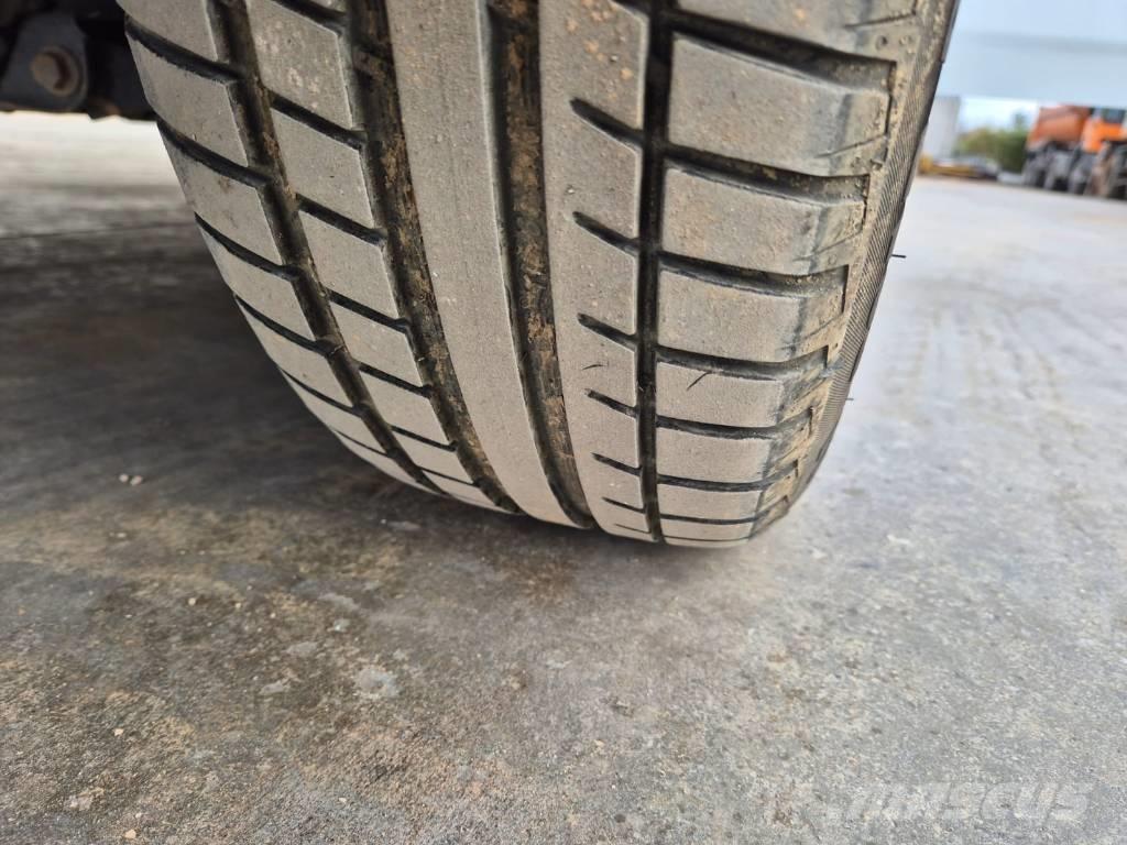 Ford Courier Sanduk kombiji