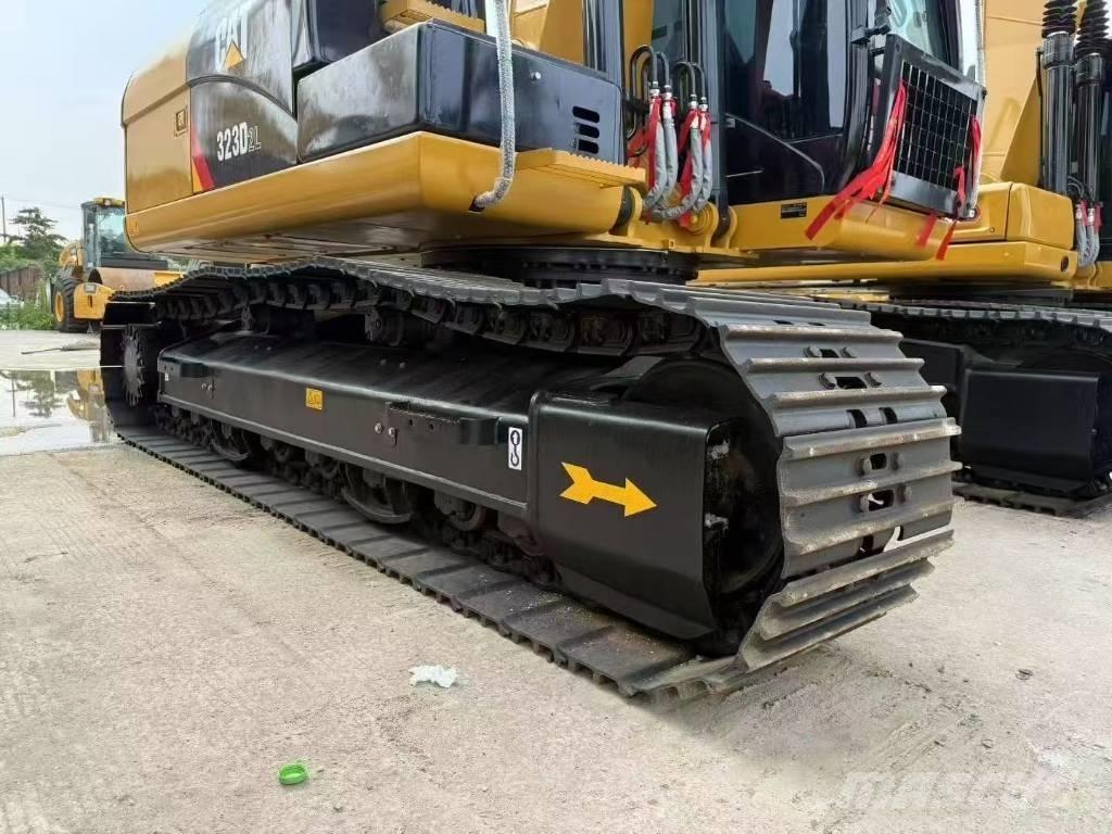 CAT 323D2L Bageri guseničari