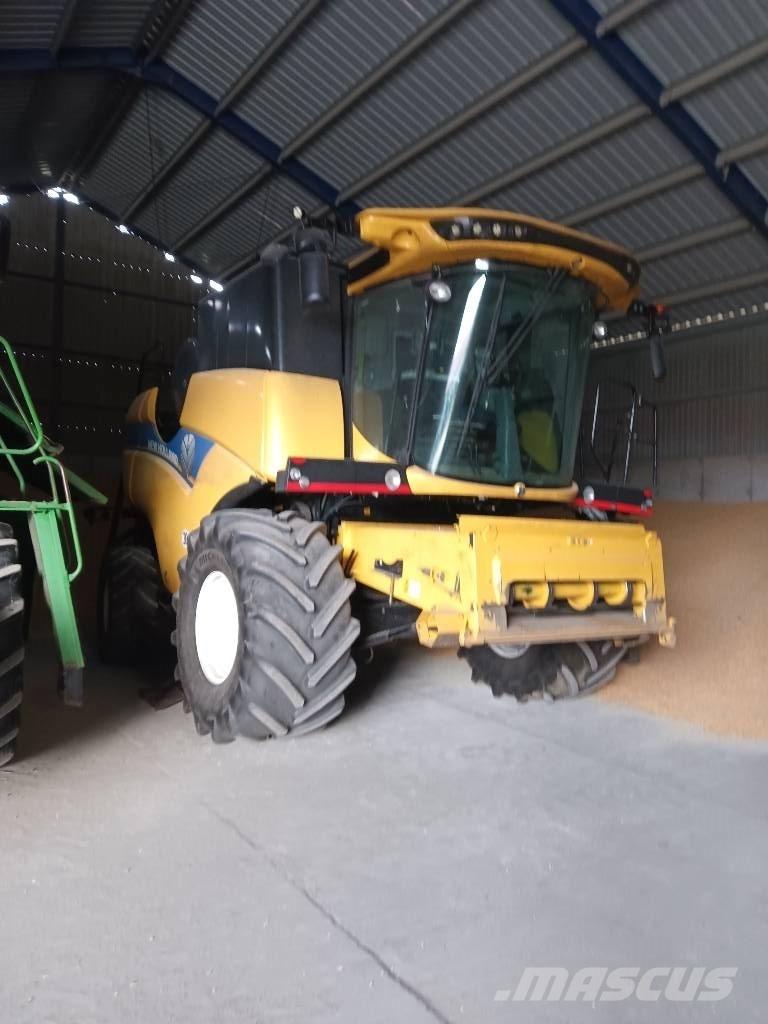 New Holland Cx 6.90 Kombajni
