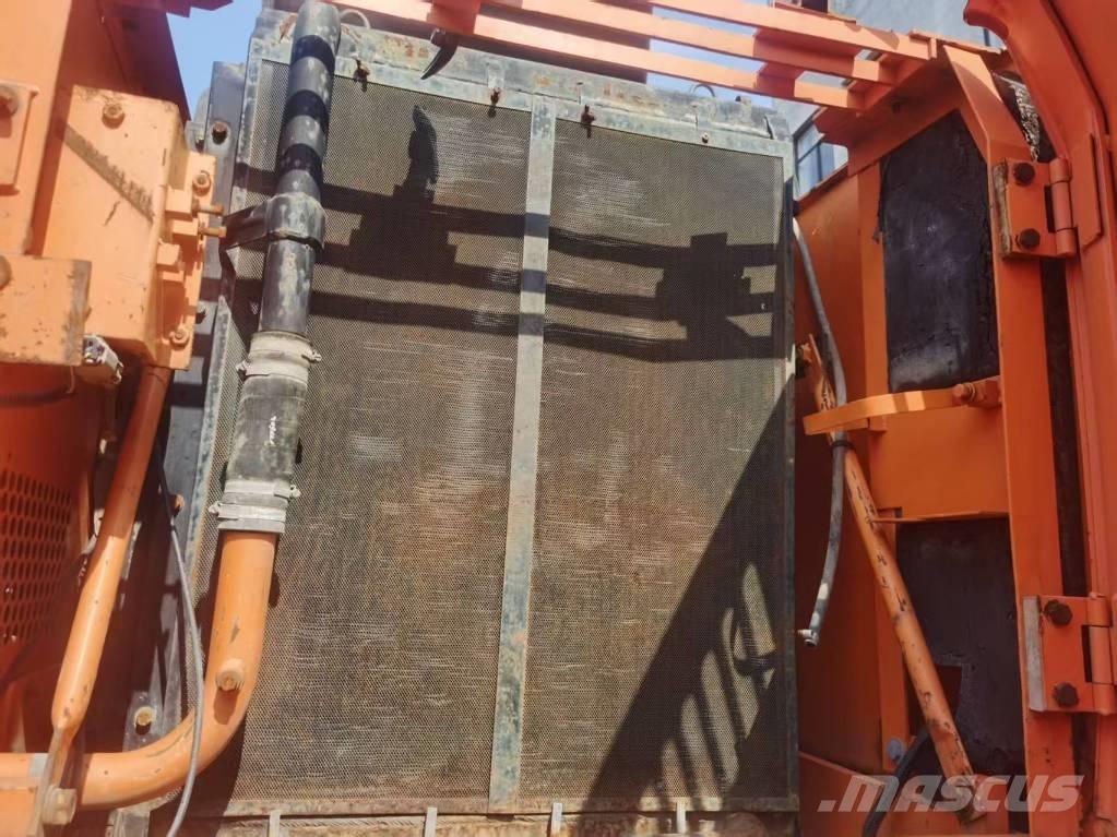 Doosan DH 210 W-7 Bageri točkaši