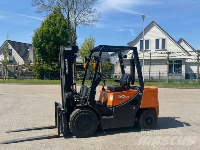 Doosan D30 Plus Dizelski viljuškari