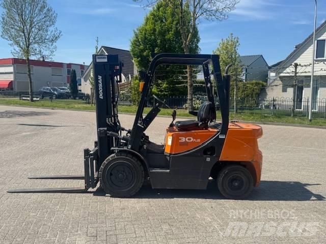 Doosan D30 Plus Dizelski viljuškari
