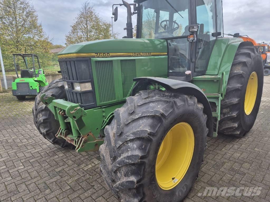 John Deere 7600 Traktori