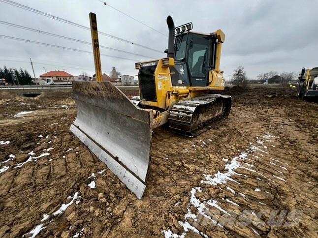 Komatsu D 41 E Buldožeri guseničari
