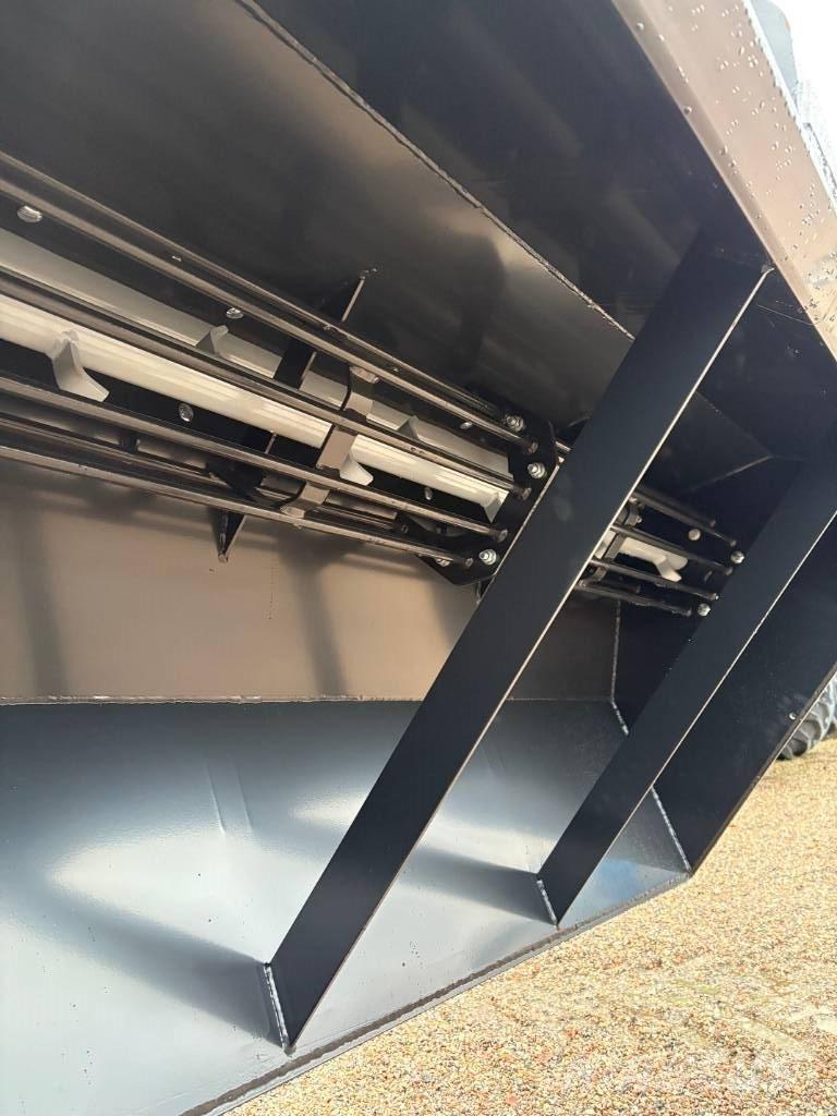 XYZ SANDSPRIDARE Posipači soli i peska