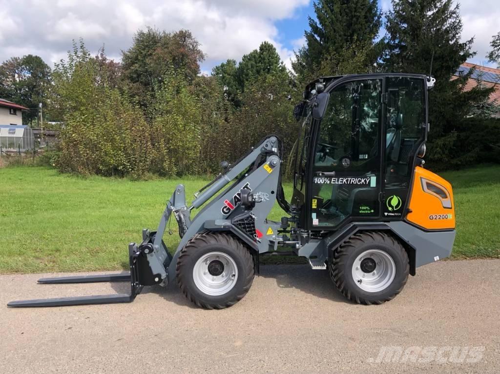 GiANT G 2200 E Višenamenski utovarivači