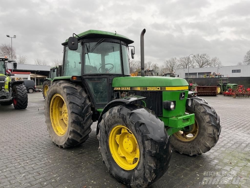 John Deere 2650 Traktori