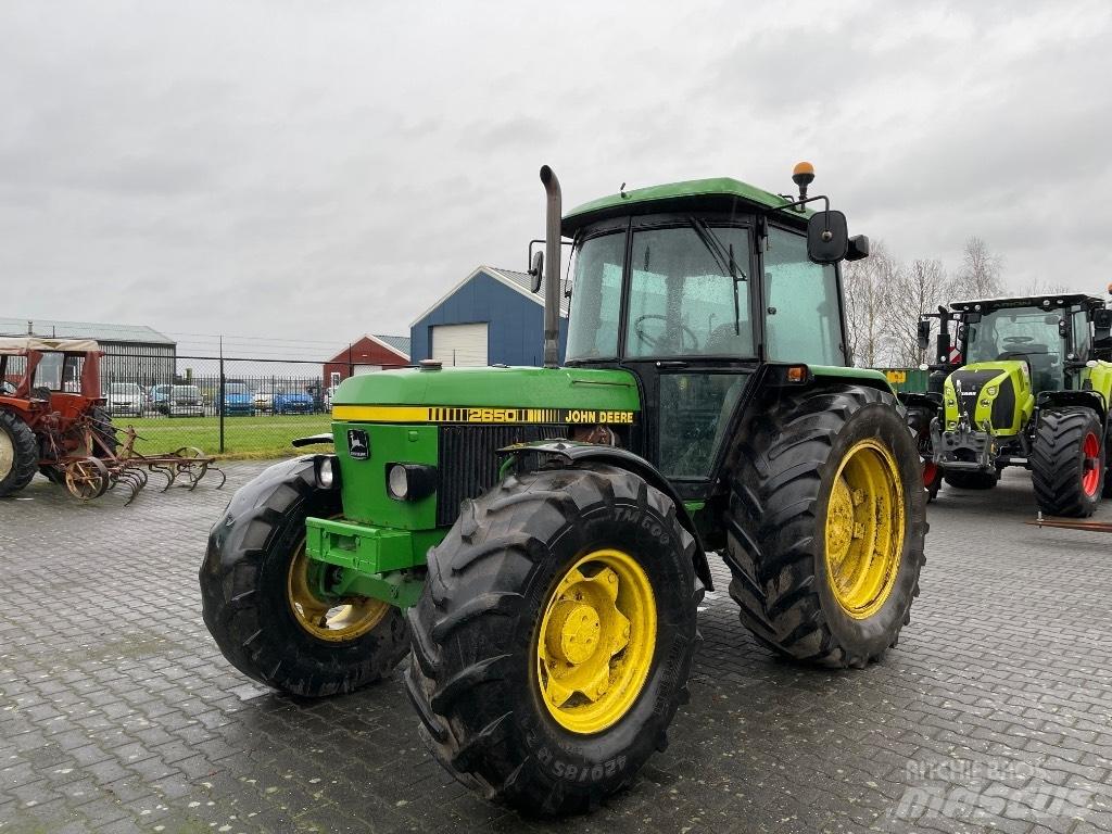 John Deere 2650 Traktori