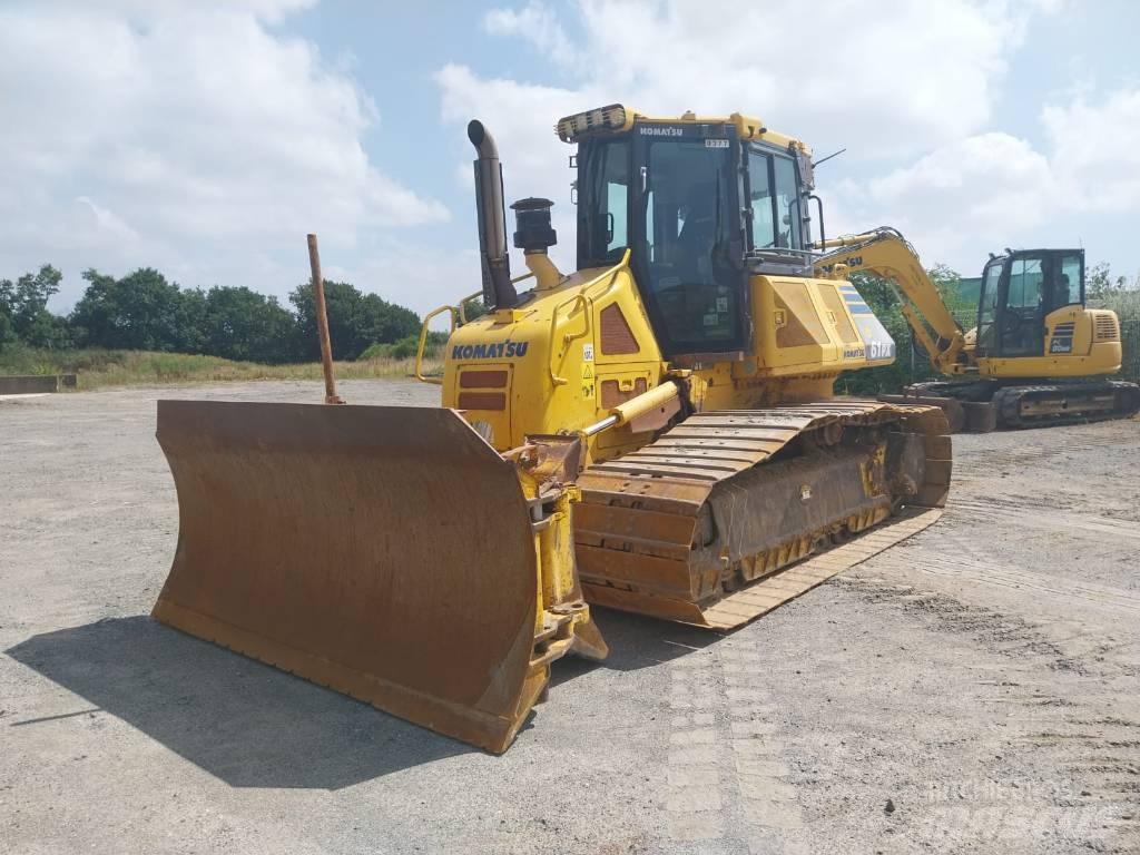 Komatsu D61PX-23 Buldožeri guseničari