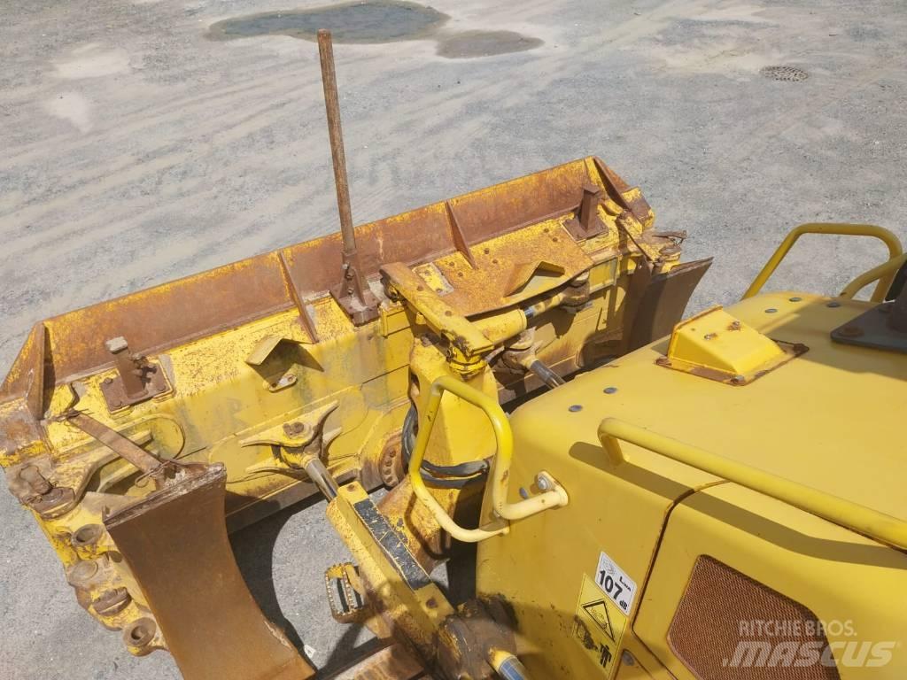 Komatsu D61PX-23 Buldožeri guseničari