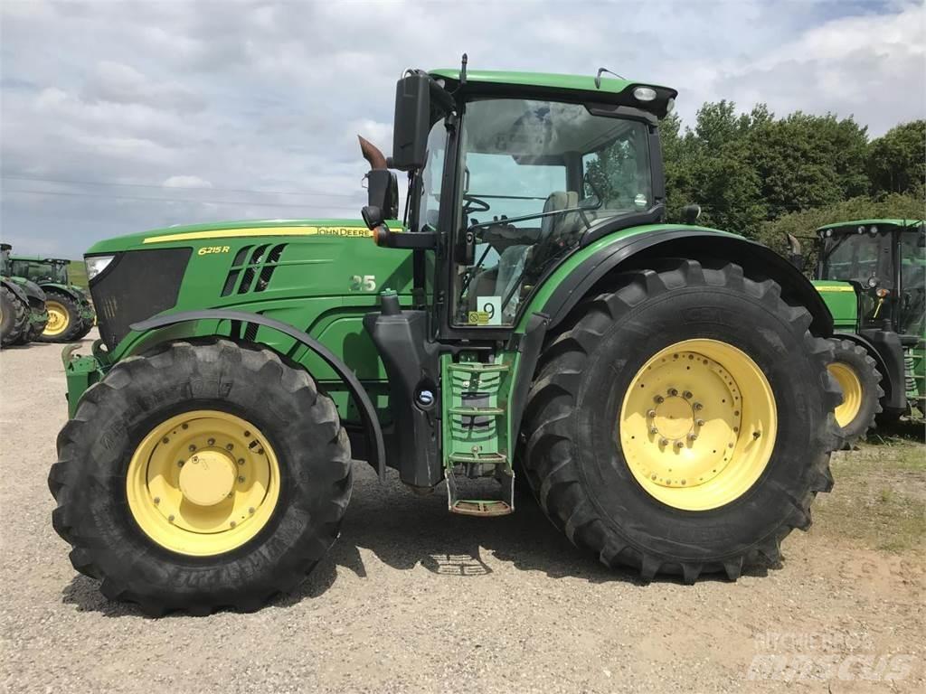 John Deere 6215R Traktori