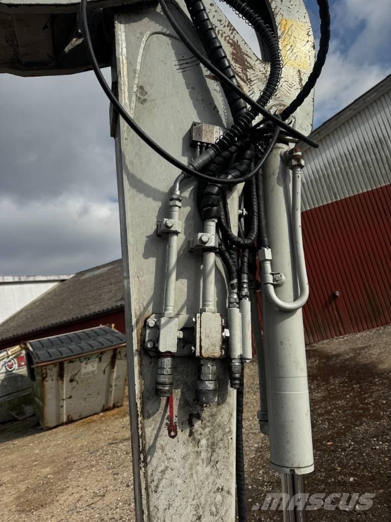 Takeuchi TB 370 Bageri guseničari