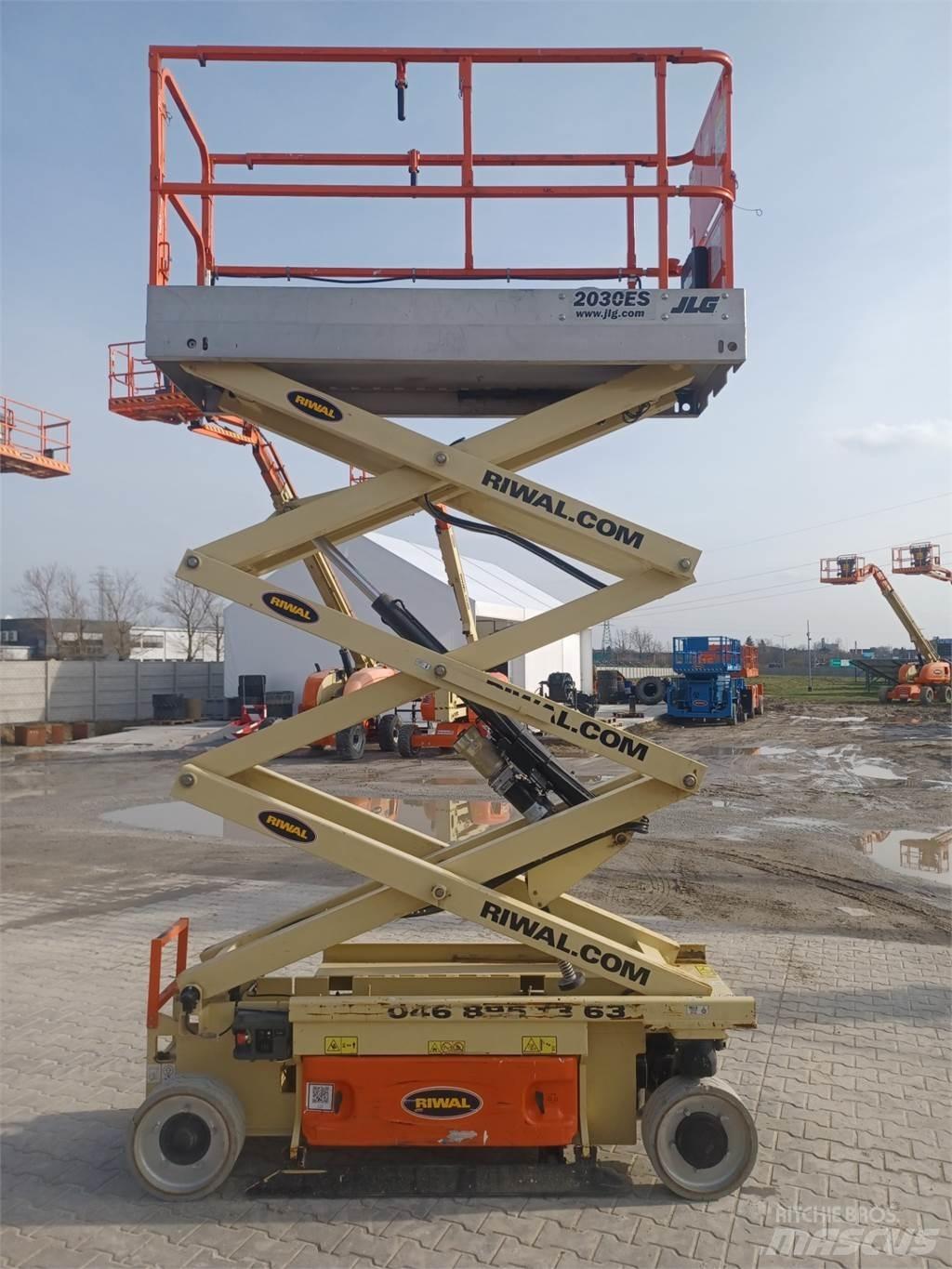 JLG 2030ES Makazaste platforme