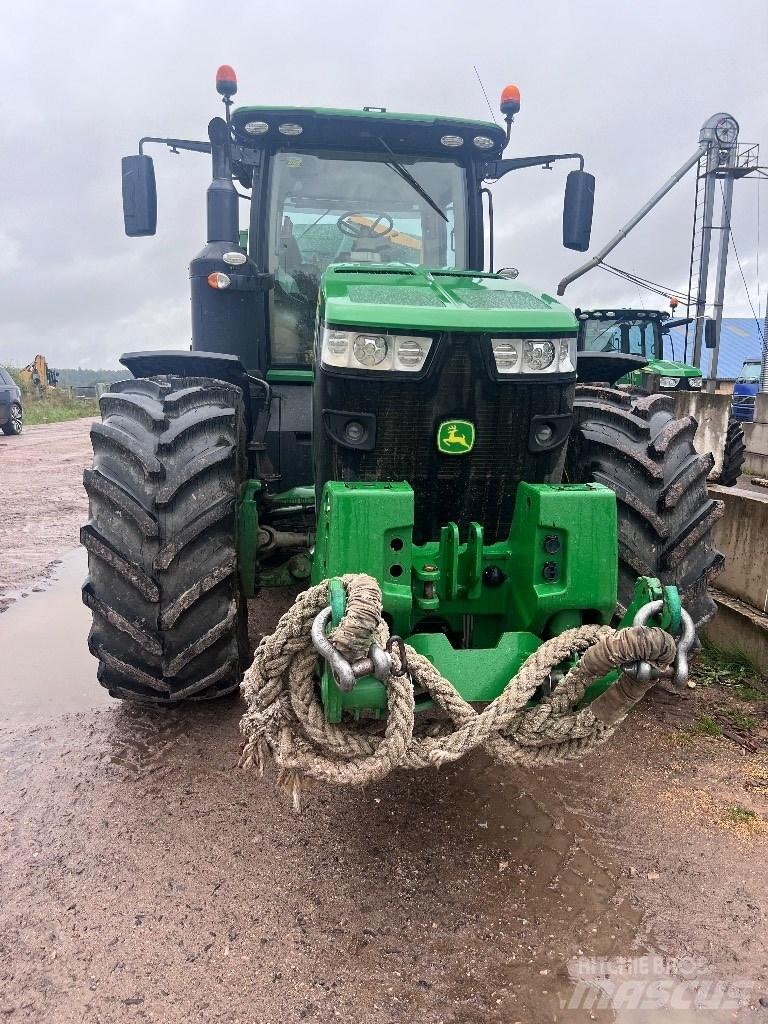 John Deere 8320R Traktori
