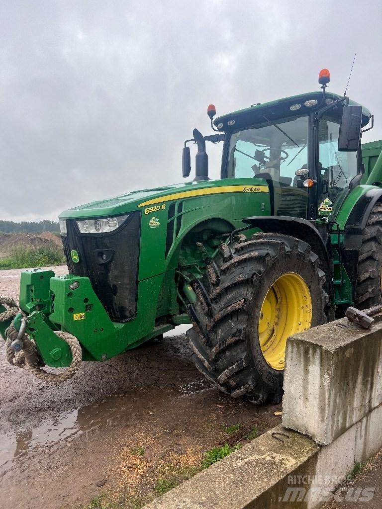 John Deere 8320R Traktori