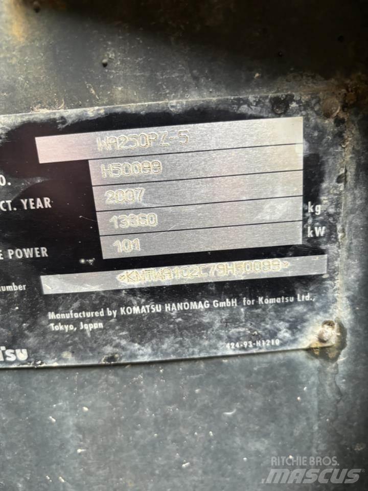 Komatsu WA250PZ-5 Utovarivači na točkove
