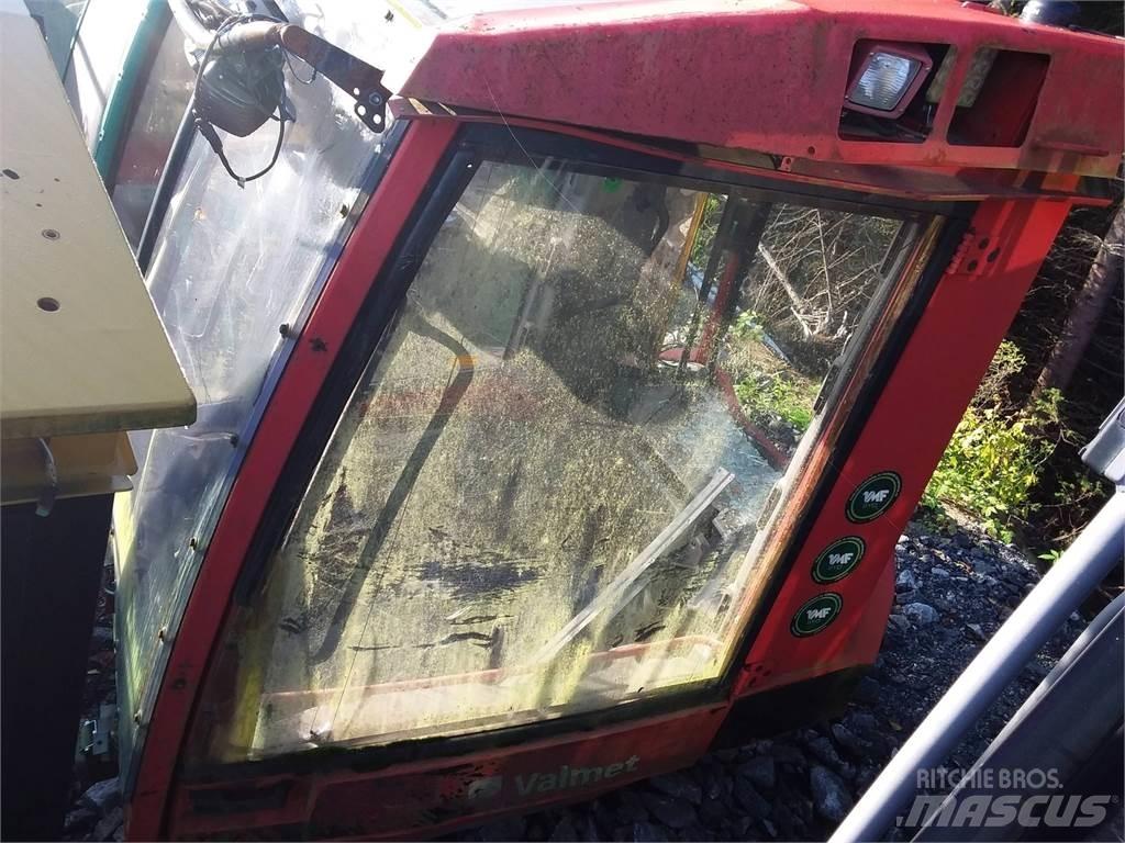 Valmet 941 Kabine i unutrašnjost