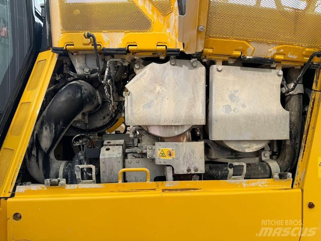 Komatsu D65PXi-18 Buldožeri guseničari