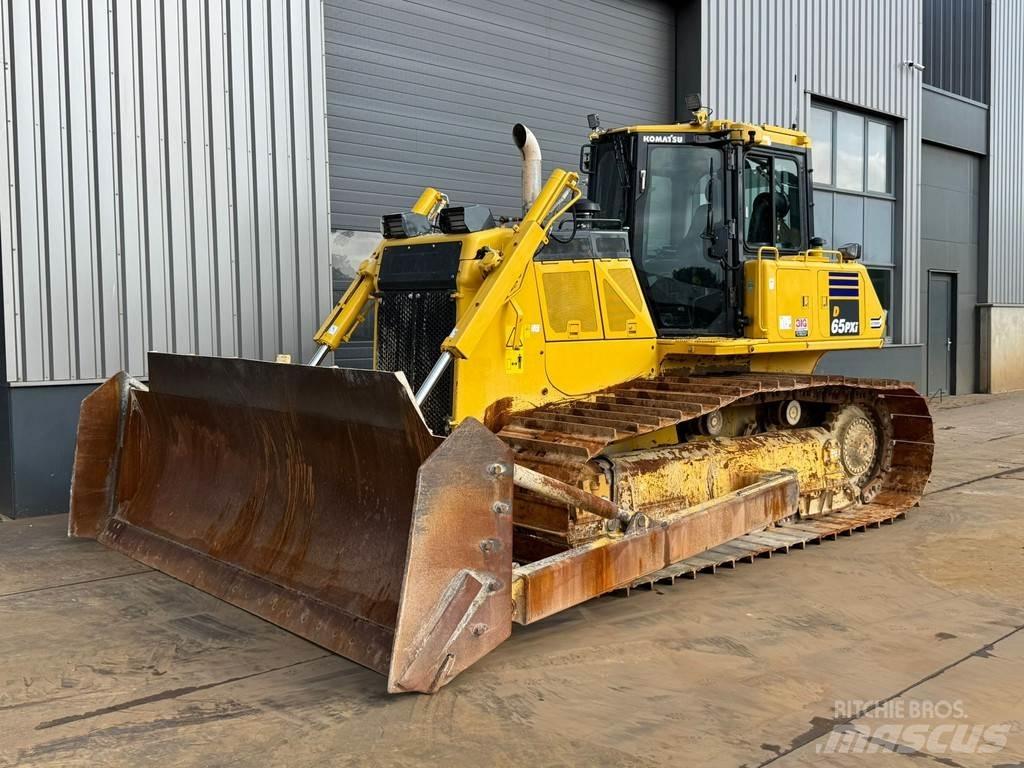 Komatsu D65PXi-18 Buldožeri guseničari