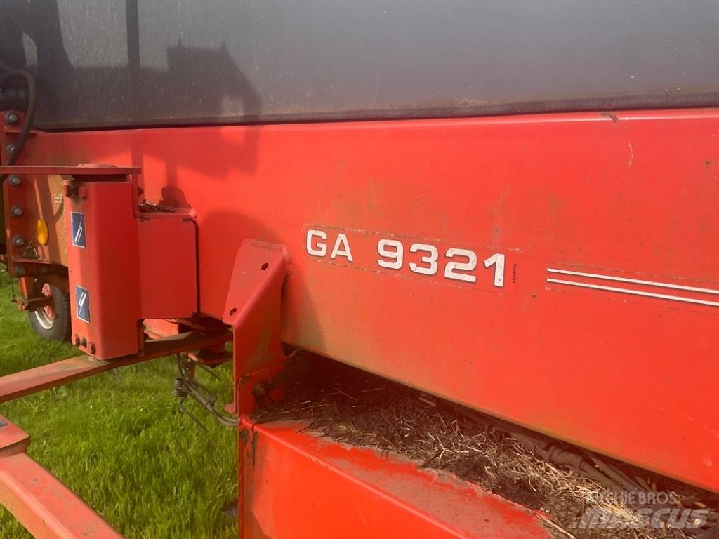 Kuhn Ga 9321 Okretači i sakupljači sena