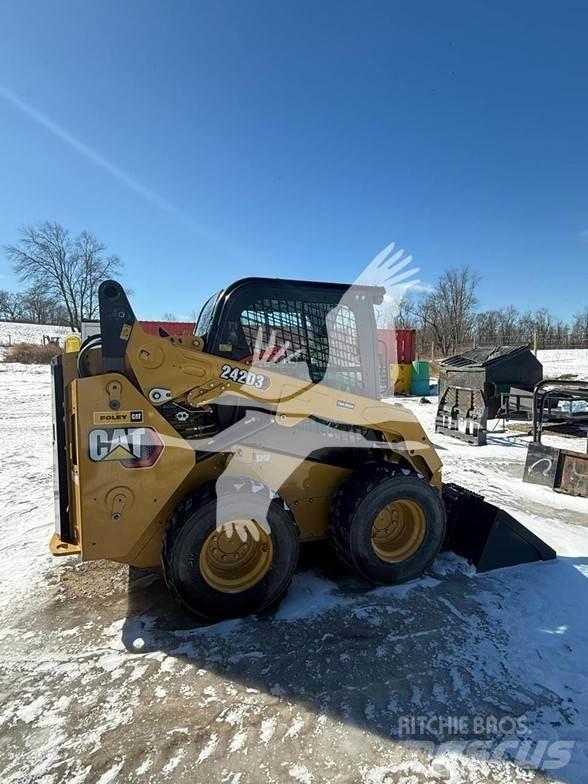 CAT 242D3 Skid steer mini utovarivači