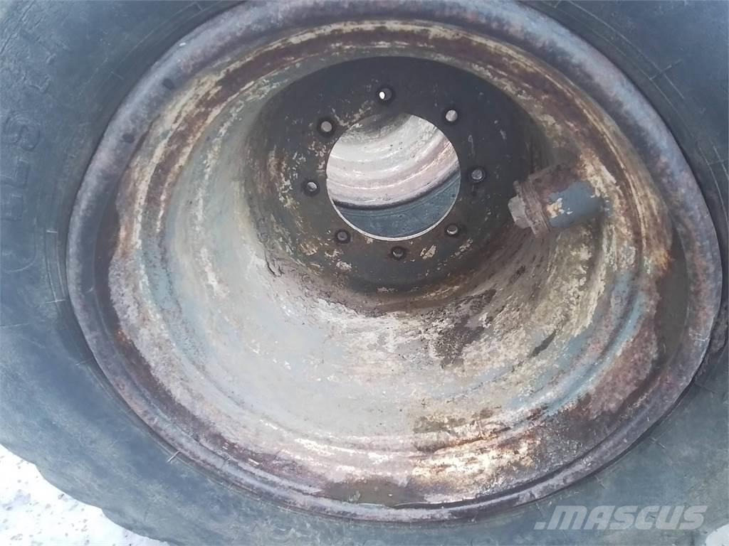 Valmet 828 20x22,5 Gume, točkovi i felne