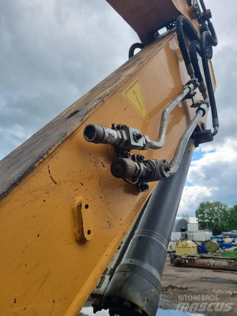 Liebherr R 922 Bageri guseničari