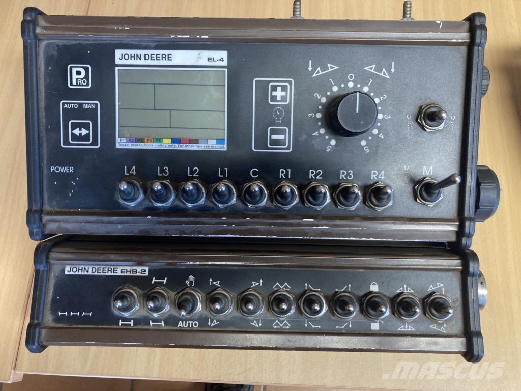 John Deere 732 Vučene prskalice