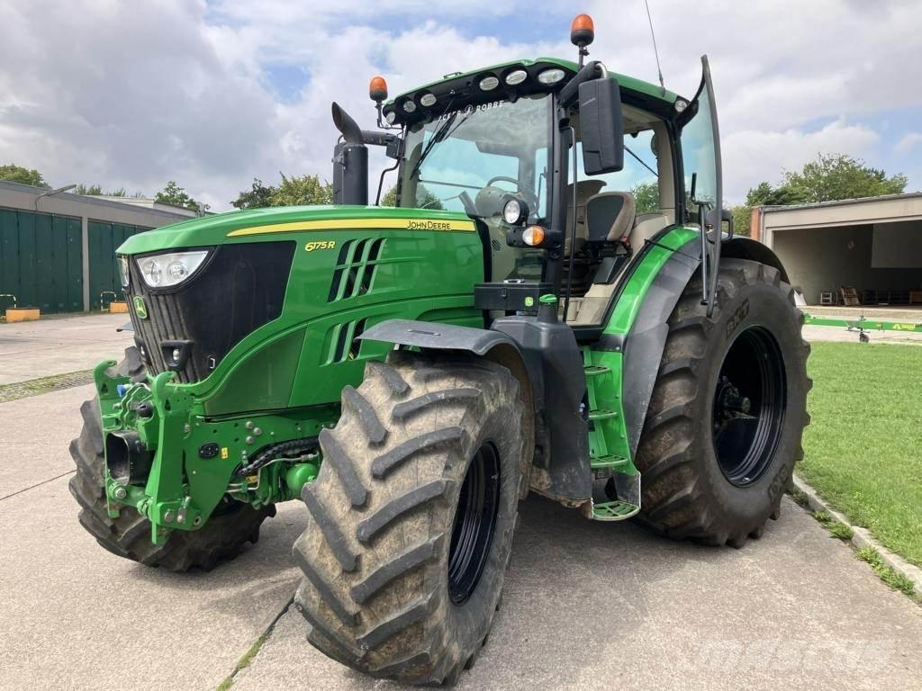 John Deere 6215R Traktori