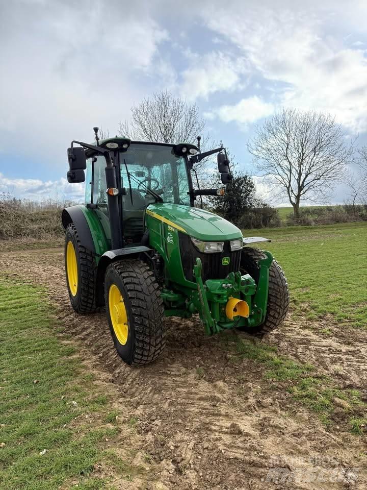 John Deere 5100 R Traktori
