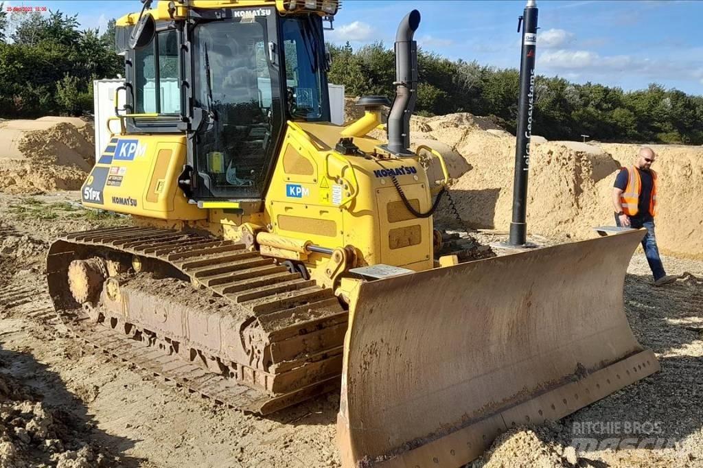Komatsu D51 PX-24 Buldožeri guseničari