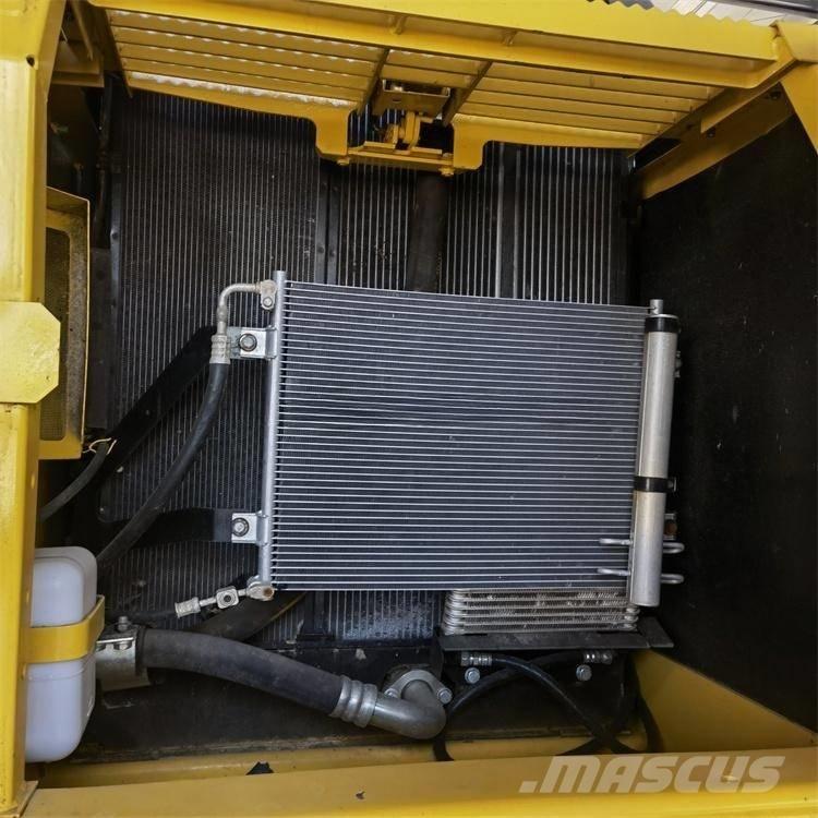 Komatsu PC200-8 Bageri guseničari