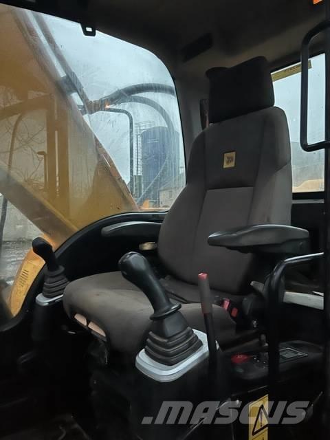 JCB JS 220 LC Bageri guseničari