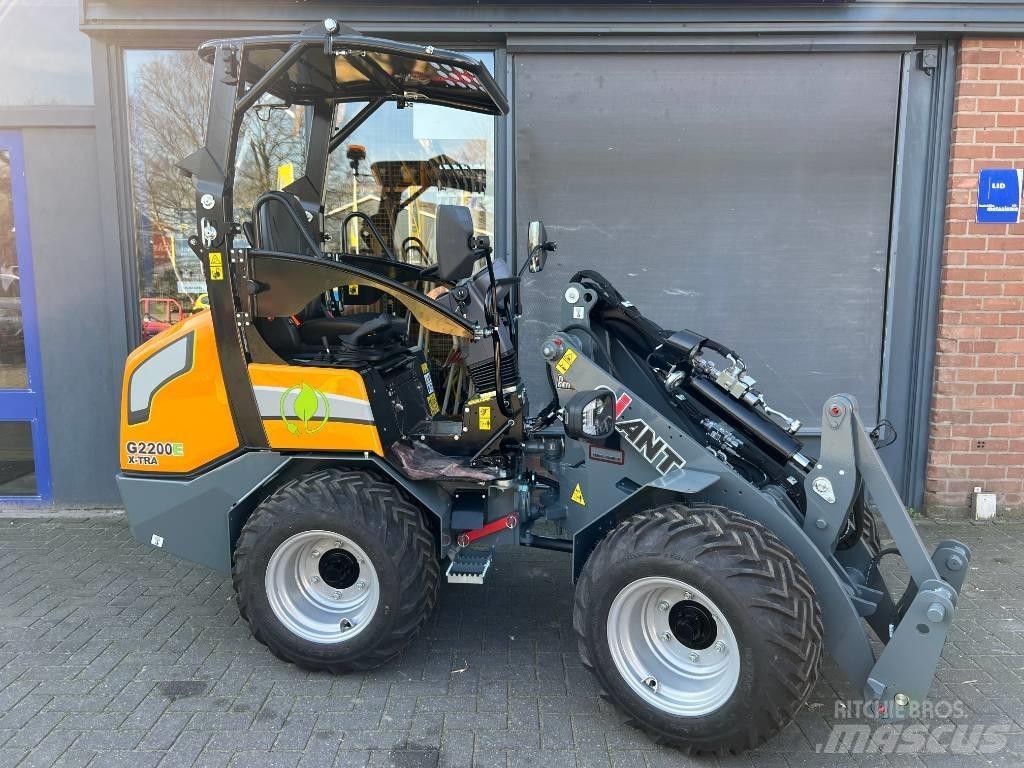 GiANT G2200E X-tra Višenamenski utovarivači
