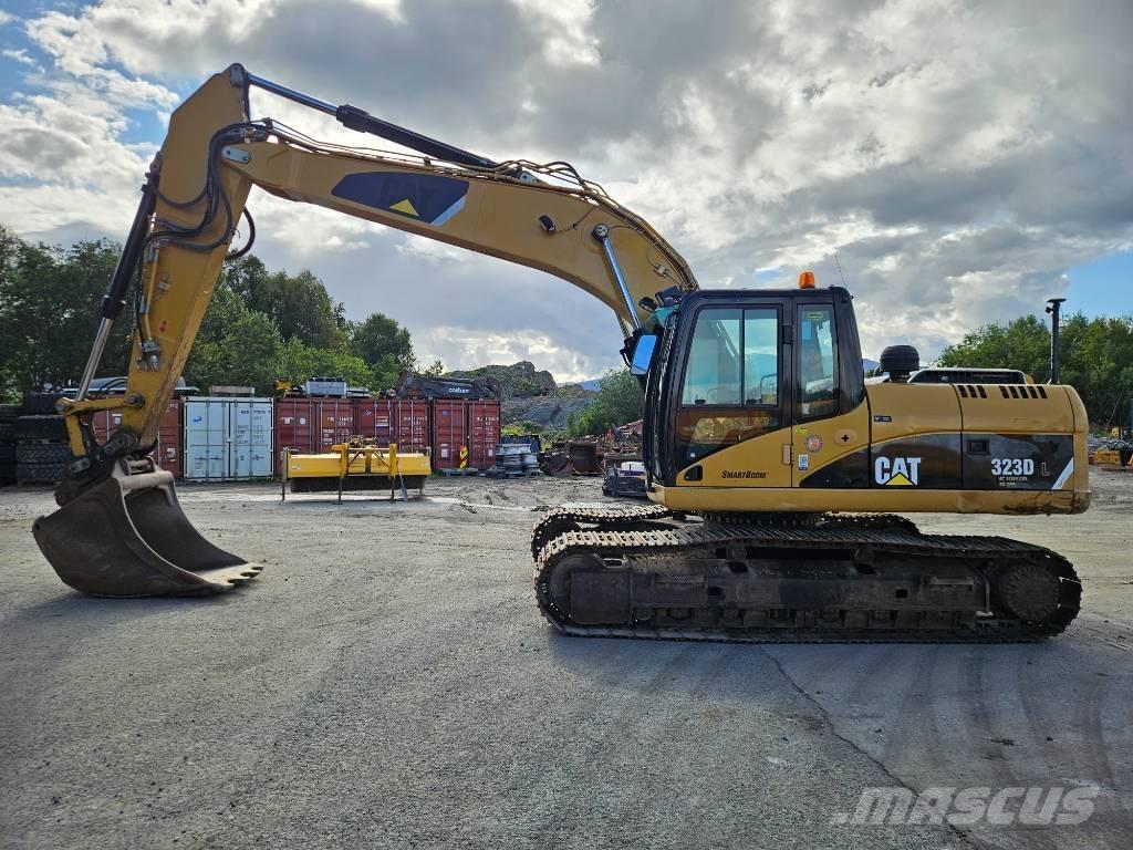 CAT 323 Bageri guseničari