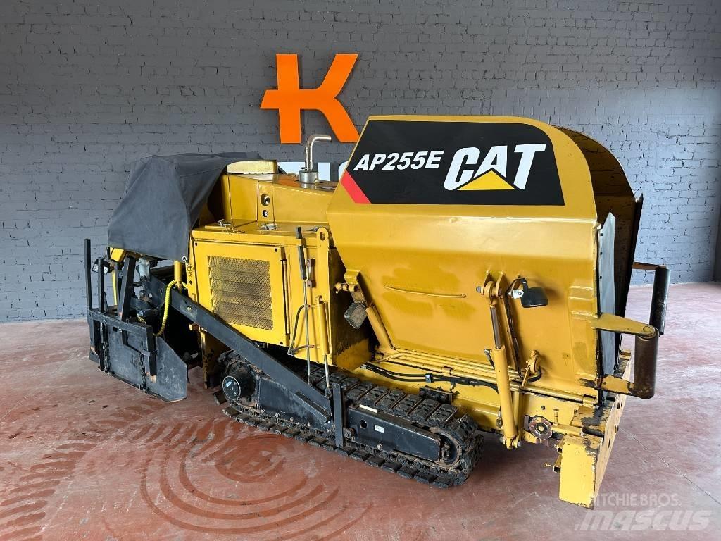 CAT AP 255 E Asfaltni finišeri