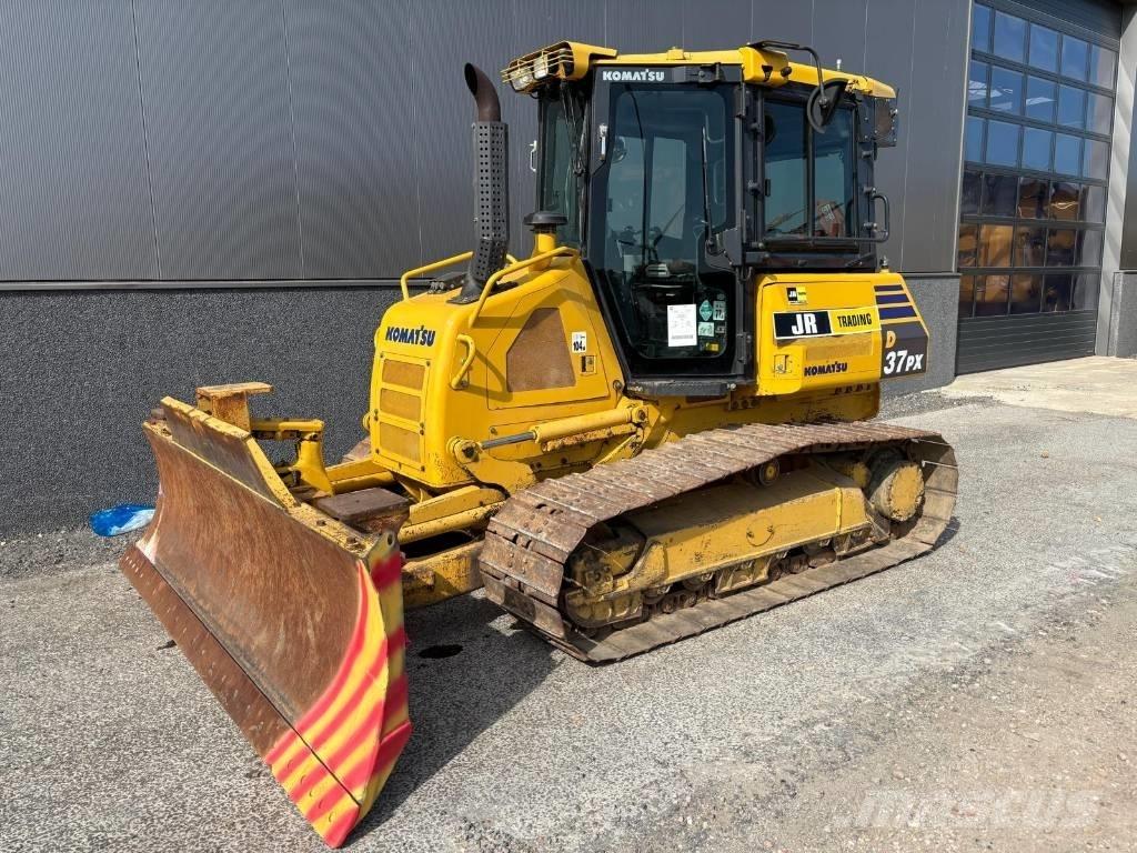 Komatsu D37 PX-23 Buldožeri guseničari