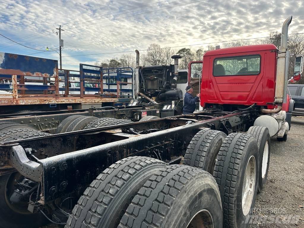 Mack CV 713 Kamioni za podizanje kablova