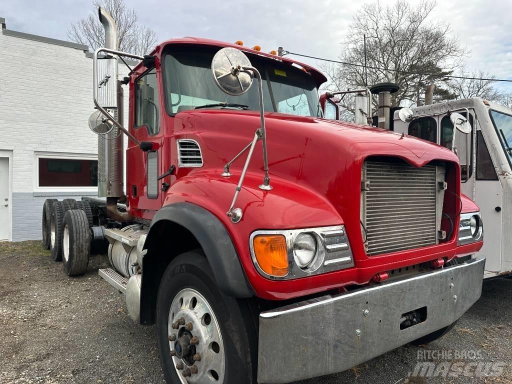 Mack CV 713 Kamioni za podizanje kablova