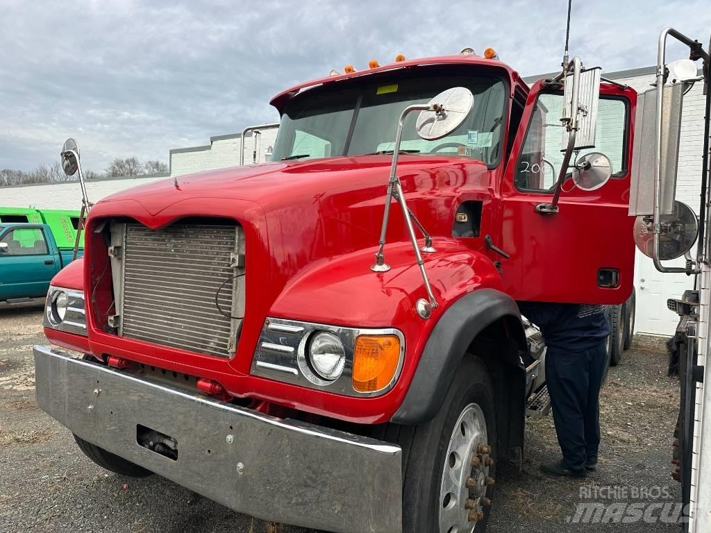 Mack CV 713 Kamioni za podizanje kablova