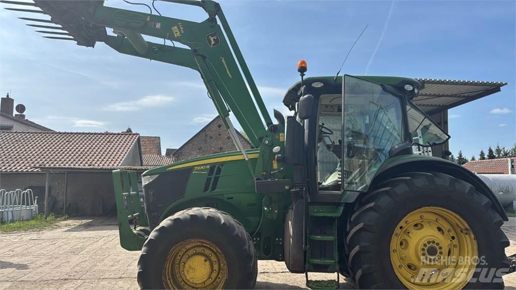 John Deere 7230 r Traktori