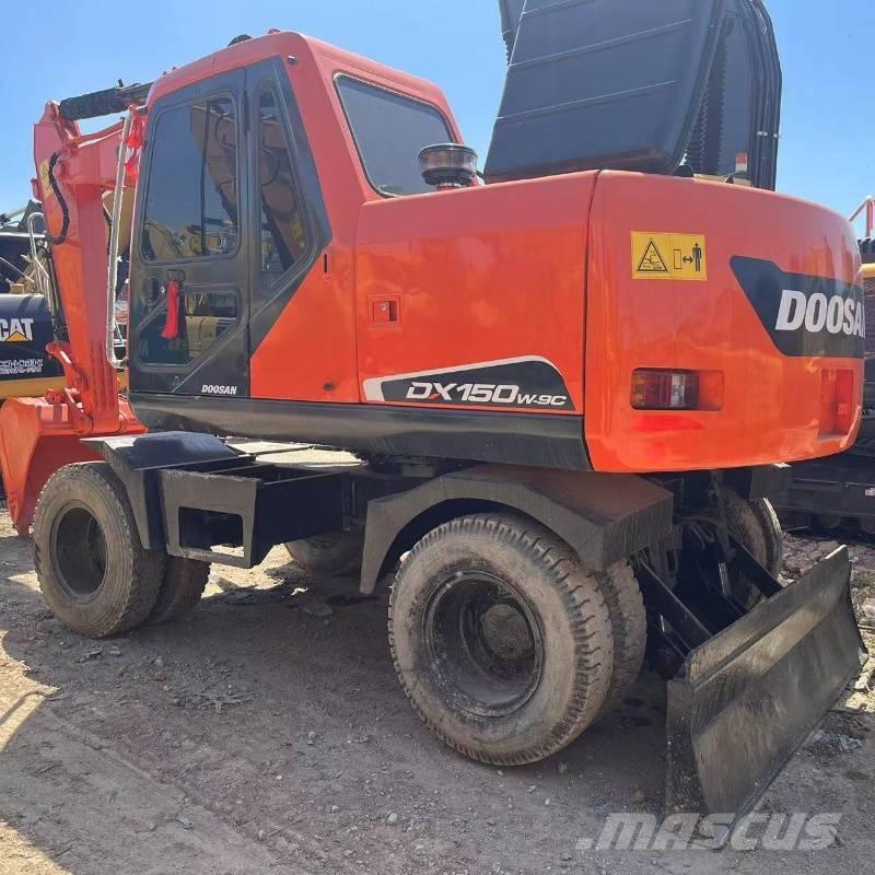 Doosan DX150W Bageri točkaši