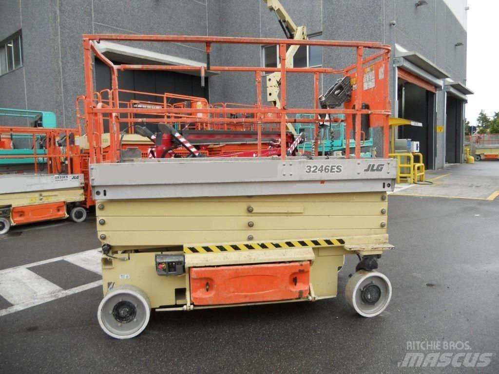 JLG 3246 Makazaste platforme