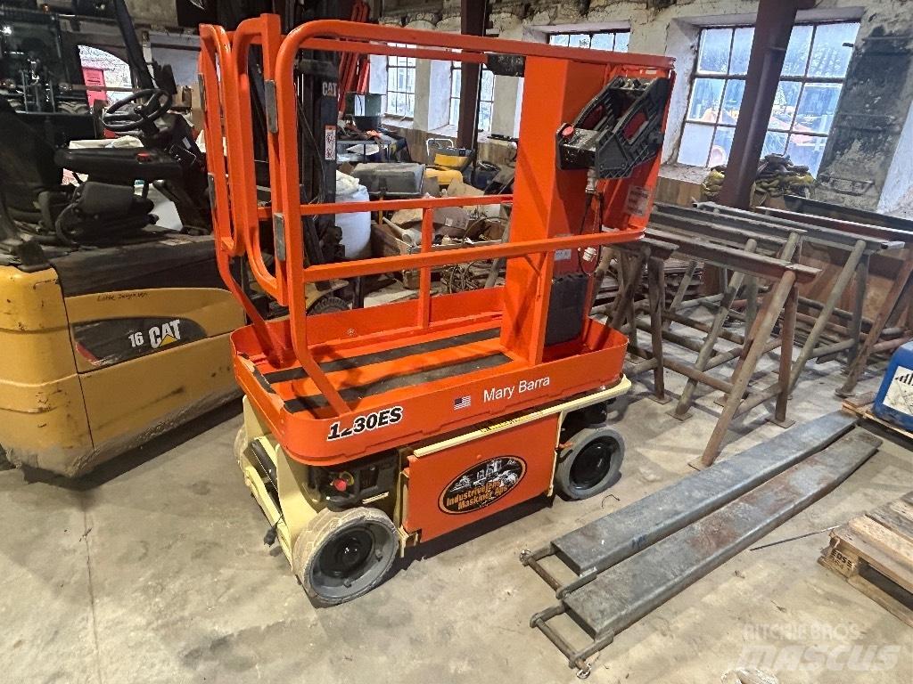 JLG 1230 ES Jarbolne penjajuće platforme