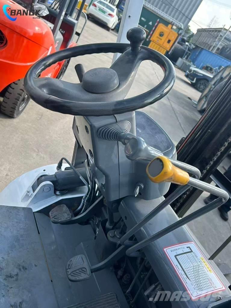 TCM FD35T3C Dizelski viljuškari