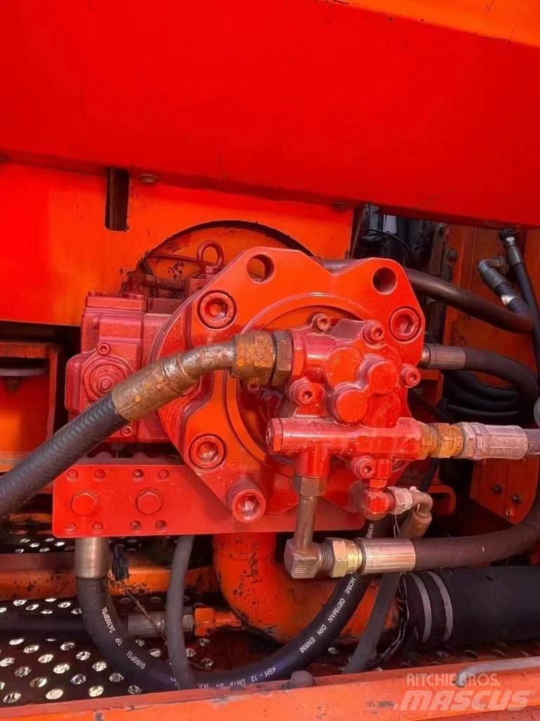 Doosan DH300 Bageri guseničari