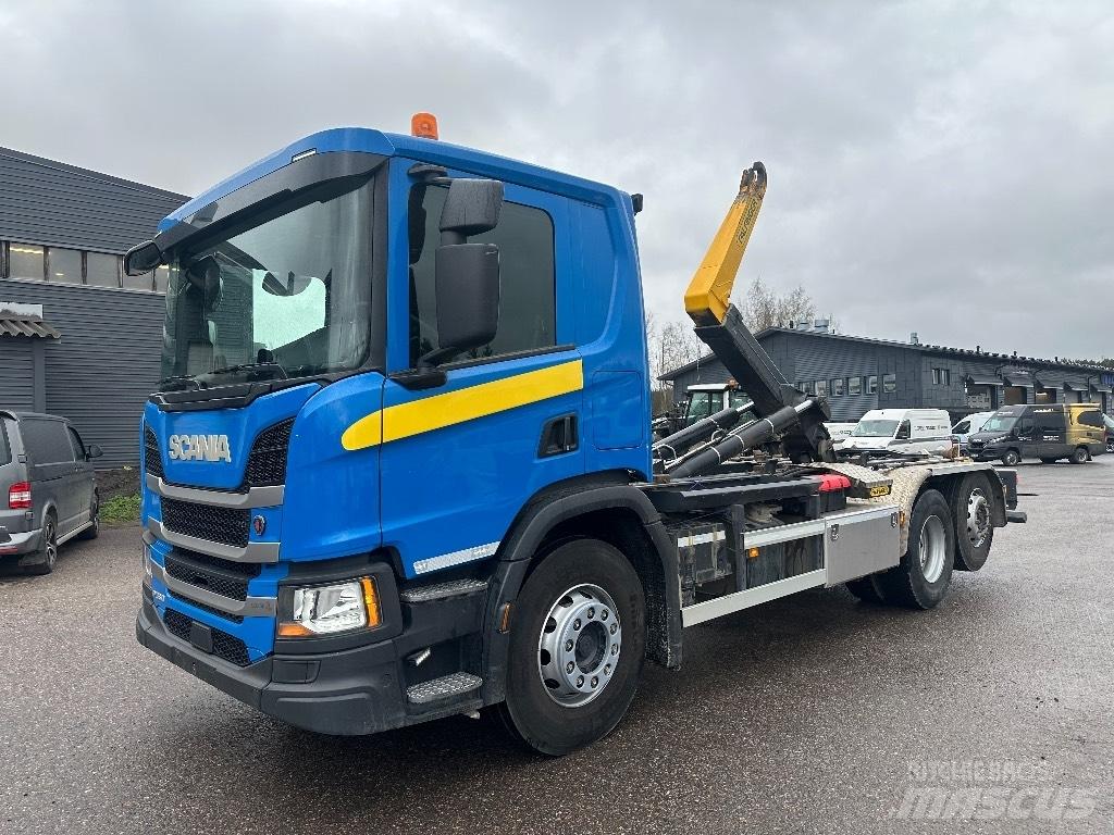 Scania P 360 Rol kiper kamioni sa kukom za podizanje tereta