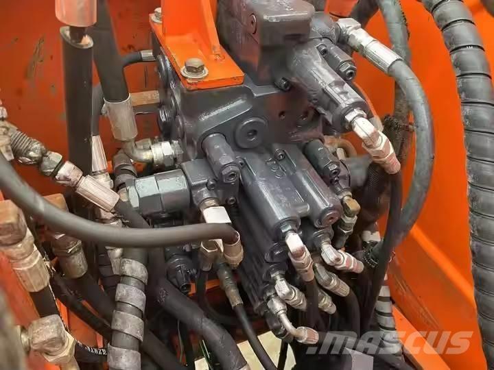 Doosan DH 80 Bageri guseničari