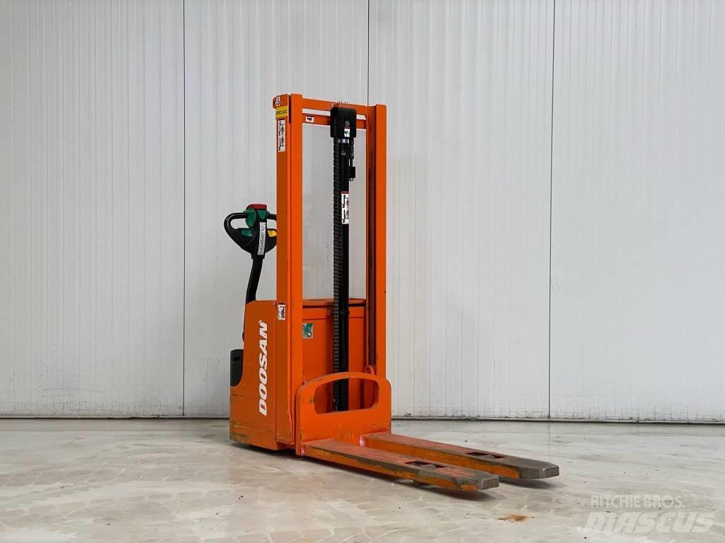 Doosan LEDS12.5C Ručni električni viljuškar