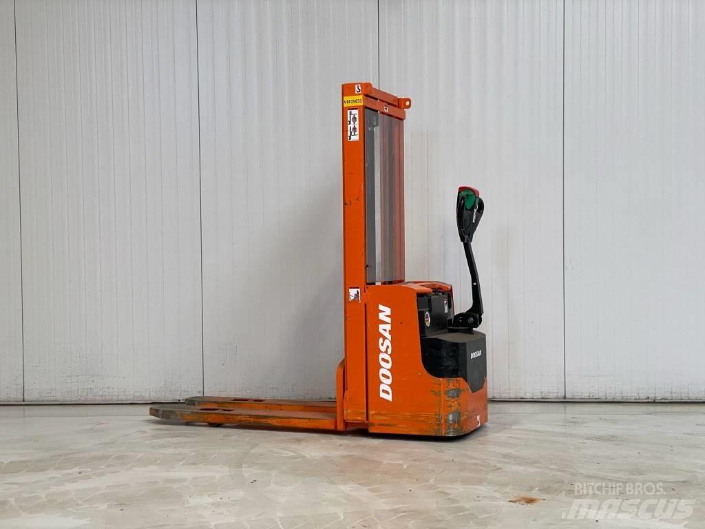 Doosan LEDS12.5C Ručni električni viljuškar